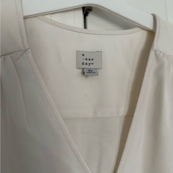 A New Day White Blouse - Picture 4 of 4